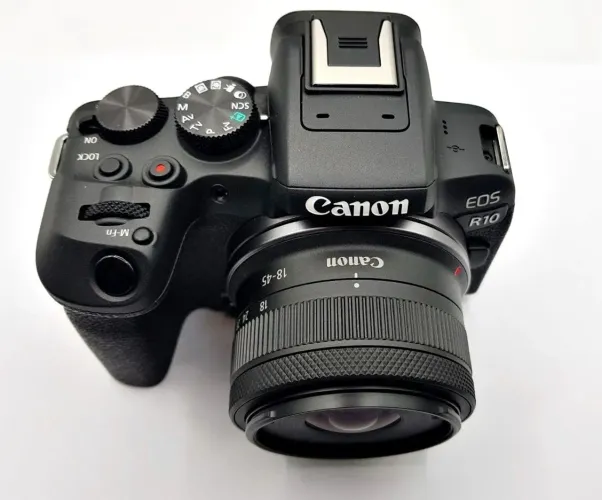 Canon EOS R10 24.2MP + RF-S 18-45mm