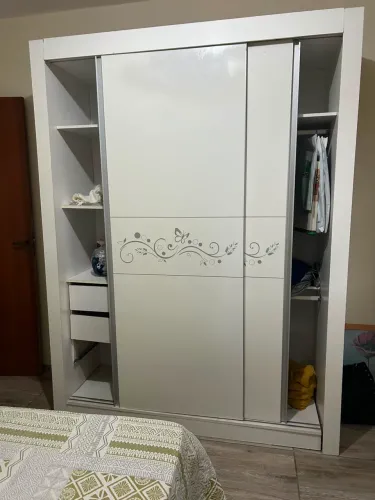 guarda-roupa para doação
