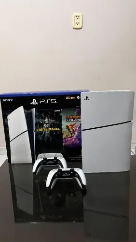 PlayStation 5 Slim Digital 1TB + 2 Controles DualSense + Caixa