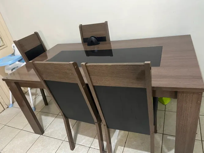 Mesa 5 cadeiras 