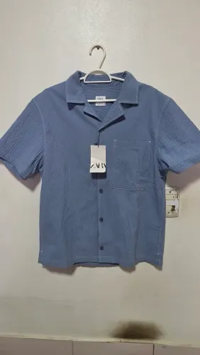 Camisa Zara texturizada e oversized