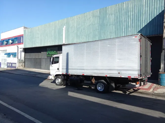 Vende-se um caminhão 3/4 baú