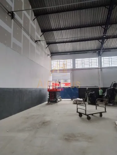 Galpão Comercial para Locação em São Paulo-SP, Bairro Cidade Líder: 1 Sala, 2 Banheiros, 4