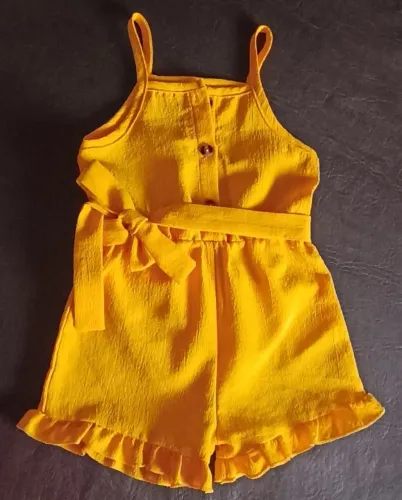 Macacão infantil menina amarelo
