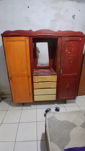 Guarda Roupas Solteiro de Madeira com espelho
