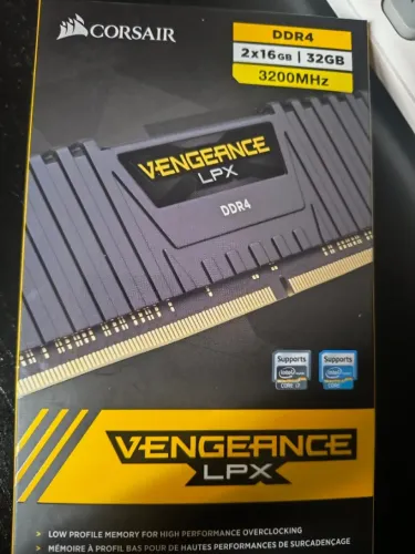 Memória Corsair Vengeance LPX 16GB 3200MHz DDR4 - NOVA / ZERADA