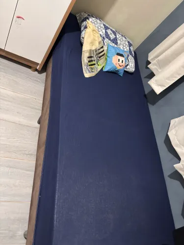Vendo cama com colchão embutido já