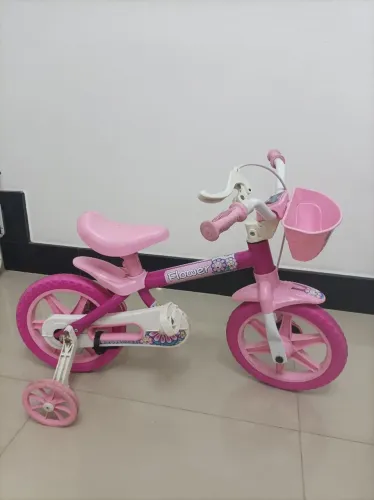 Bicicleta seminova menina 3 a 4 anos