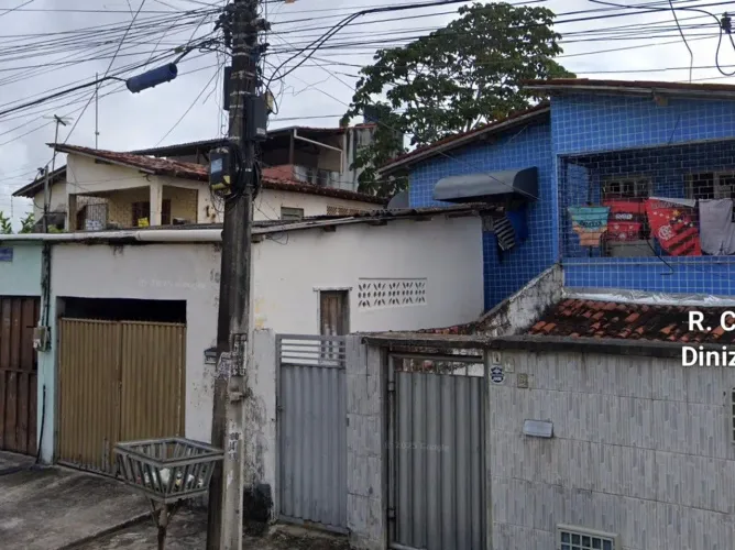 Primeiro andar para vender com garagem embaixo