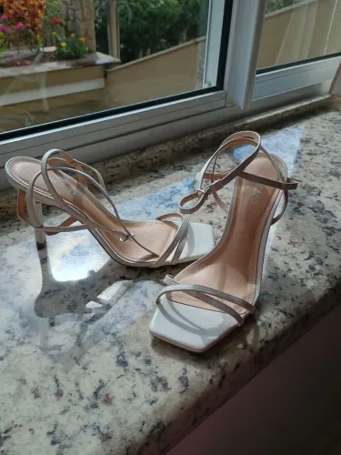 Sandália Arezzo Salto Alto Fino Branca - Tamanho 35