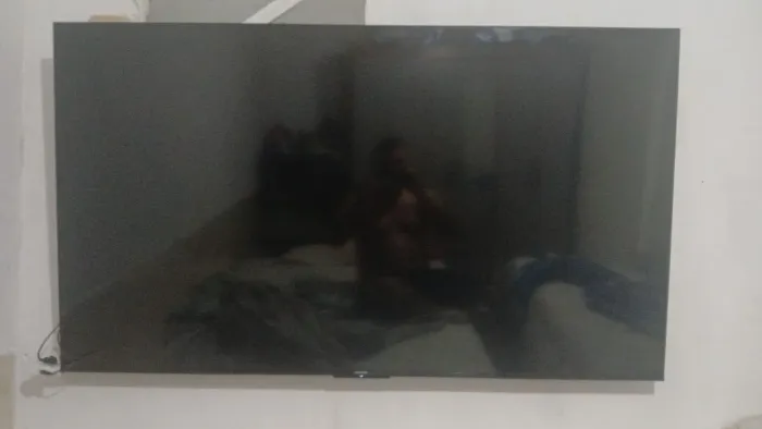 Vende-se uma TV com defeito