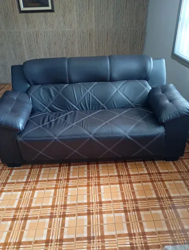 Vendo conjunto de estofados semi novo em couro sintético
