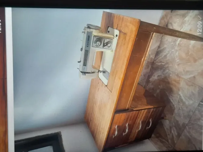 Máquina de costura elétrica Elgin 127V