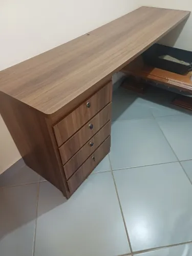 Mesa para Escritório com Gaveteiro