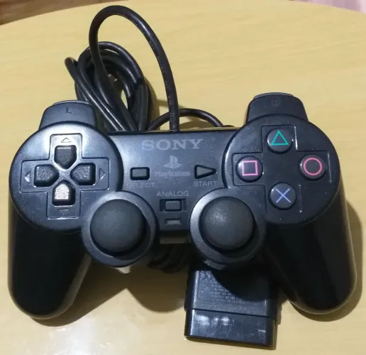 Controle original de PlayStation 2 série A.