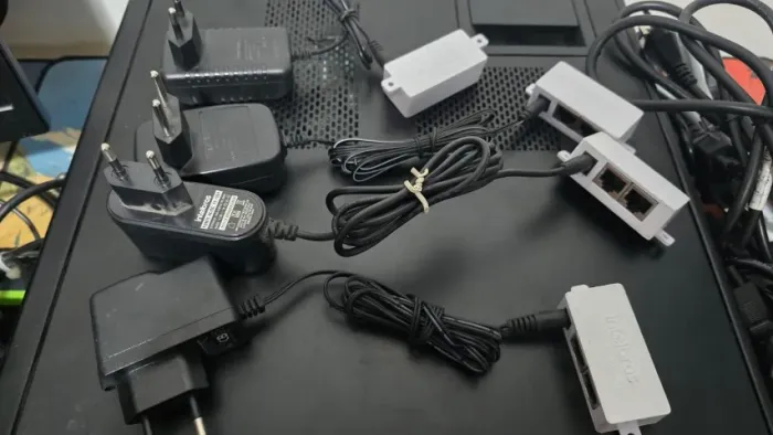 Lote 3 Fontes 12V 1A e 1 Fonte 12V MeioA com POE Intelbras