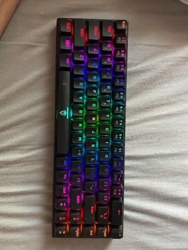 Teclado Mecânico 65% RGB switch azul