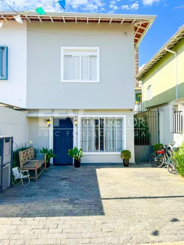 Casa de Vila - com portaria - 2 quartos - 2 vagas