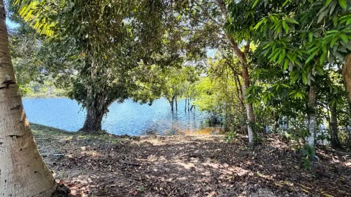 Chácara à Venda no Condomínio Vivenda do Pontal, com acesso ao rio, 20x40
