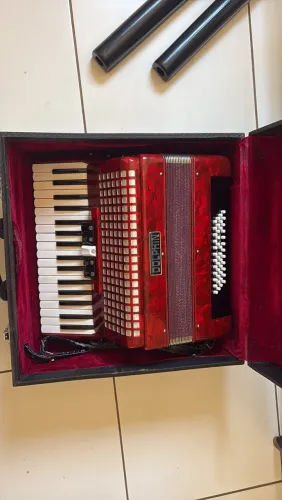 Vendo acordeom 48 baixo novinha nunca usada