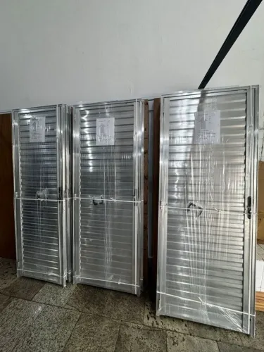 Porta de alumínio veneziana 60cm, 70cm ou 80cm - Queima de Estoque