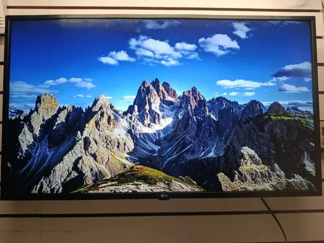 Smart TV LG 43" 4K UHD WiFi Bluetooth HDR Inteligência Artificial ThinQ AI Google