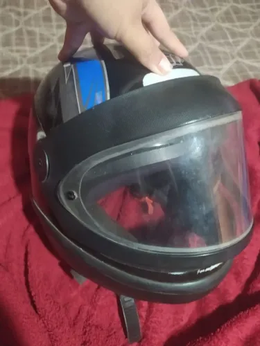 Capacete usado, tá em boas condições 