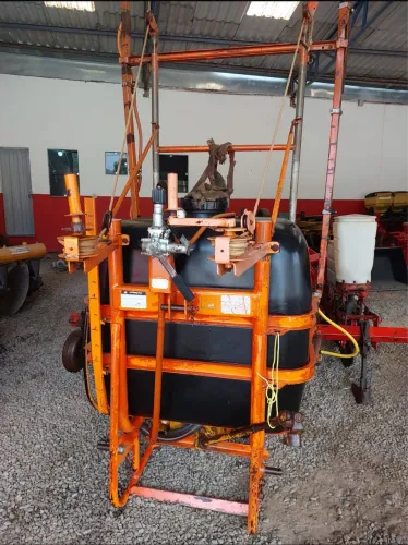 Pulverizador Jacto 600 litros