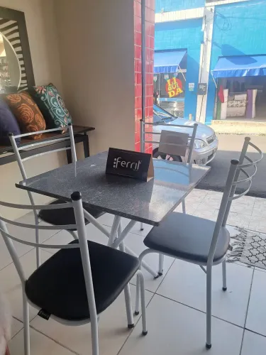 Mesa completa - quatro cadeiras