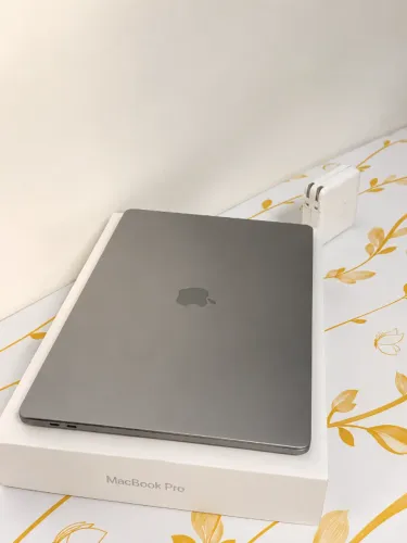 MacBook Pro 13" 2019 i5 Quad-Core | 8GB RAM | 4 Thunderbolt 3 | Excelente Estado