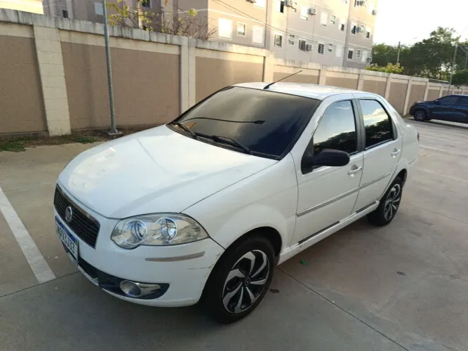 Fiat Siena Tetrafuel 1.4 MPI Fire Flex 8V 4P 2010
