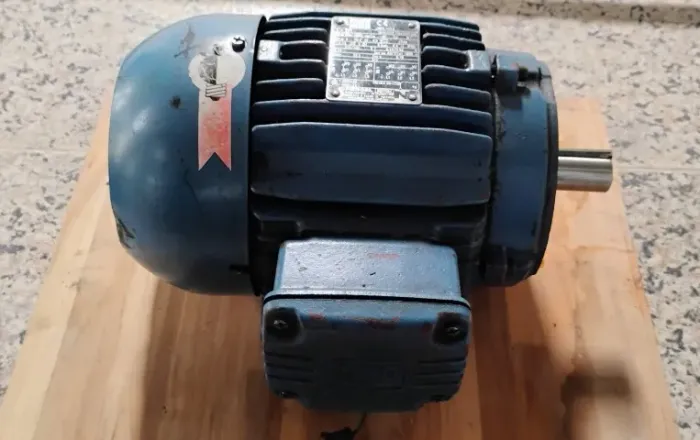 Motor elétrico trifásico 2CV