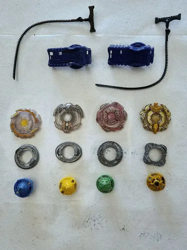 Kit 4 beyblades e 2 lançadores