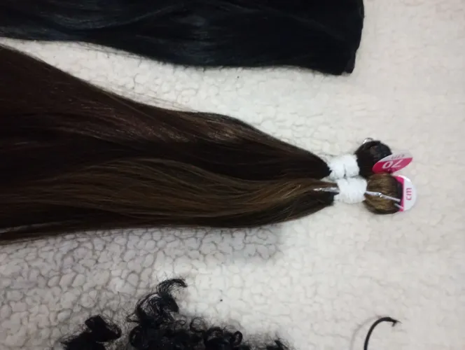 Lote cabelo fibra e humano misturado em ótimas condições,dois nuca foram usados.