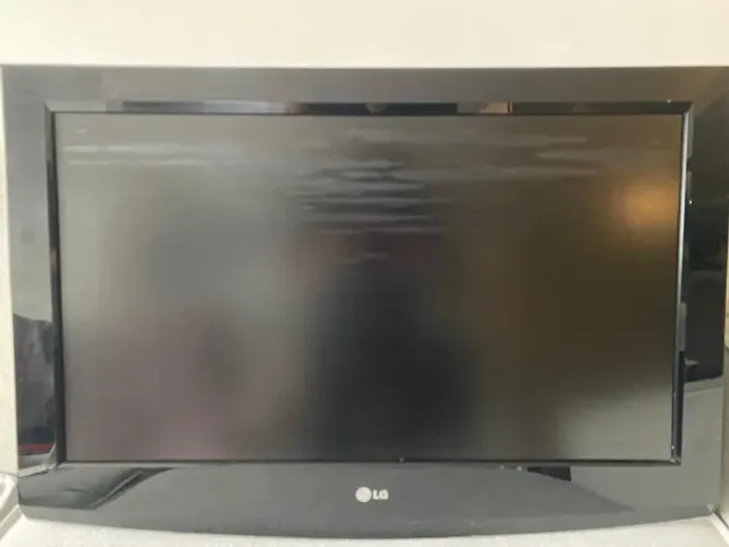 Vendo TV mod. LG 32 LB9RTA, funcionando perfeitamente. Tipo de tela: LCD de 32 polegadas c