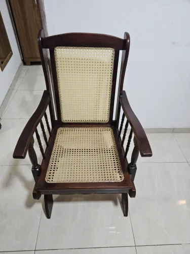 Cadeira de balanço antiga