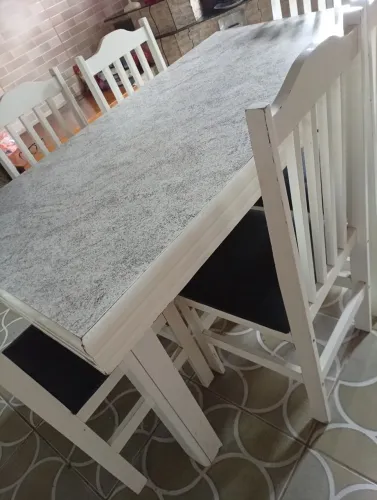 Mesa com 6 cadeiras 