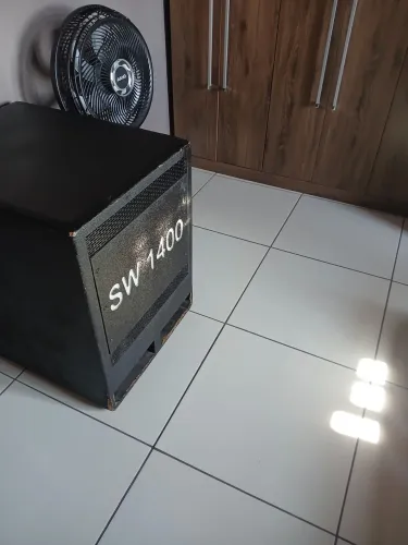 Caixa de som profissional.  Subwoof passiva S w 1400  18 polegadas 