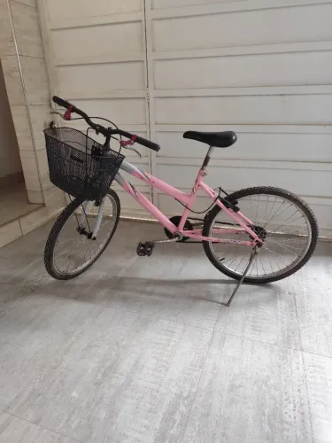 Bicicleta com cestinha 