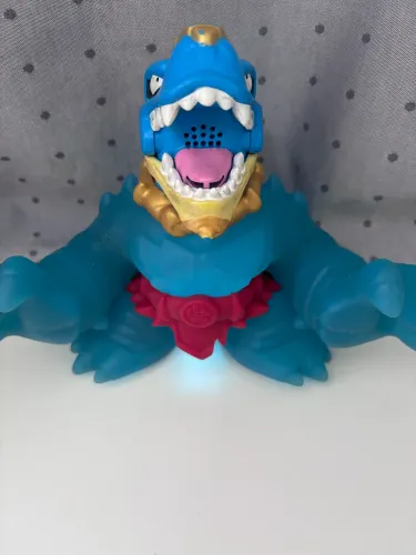 Boneco GOO JITZU com luz e som