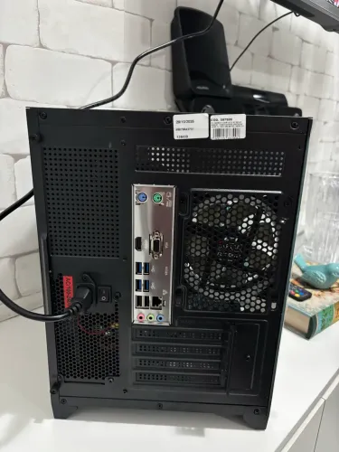 PC NOVO. LIGADO UMA ÚNICA VEZ PARA A INSTALAÇÃO DO WINDOWS 