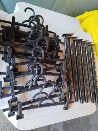 Cabides e suportes