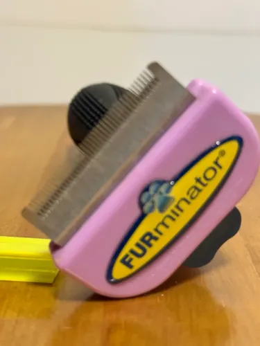 Escova para gatos FURMINATOR pelos médios