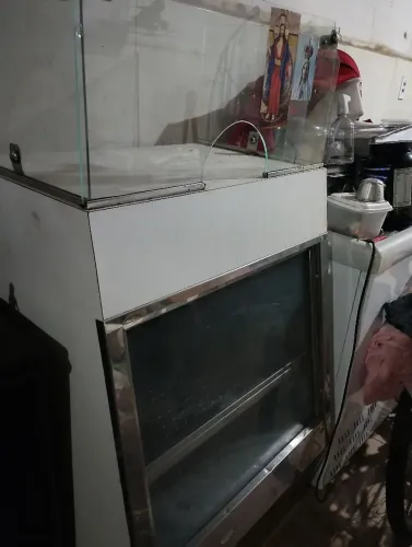 Balcão expositor com gaveta e chave e lampada interna