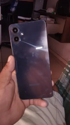 Celular Galaxy A06 semi novo