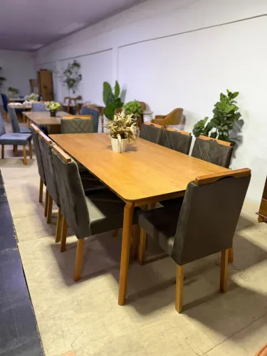Mesa de jantar Jade com 8 cadeiras