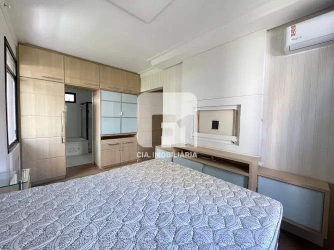 Apartamento de 4 dormitórios à venda no Centro