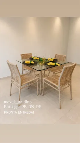 Mesa de quatro lugares