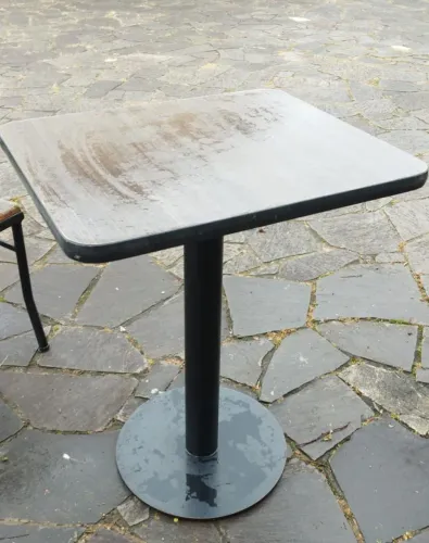 Mesa com Pé Metálico
