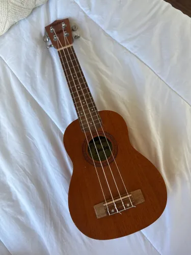Ukulele Shelby Semi novo